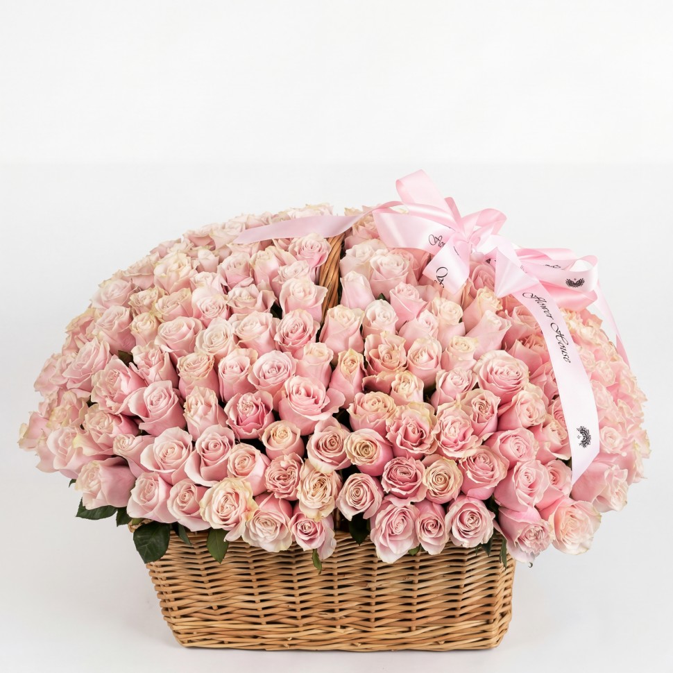 The Liravelle Rose Basket β 300 Light Pink Roses