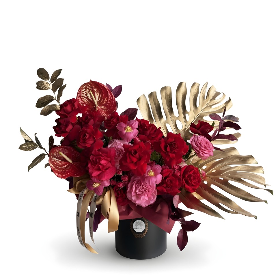 Red Chloe Elegance Fresh Flower Box (Roses, Garden Roses, Tulips,