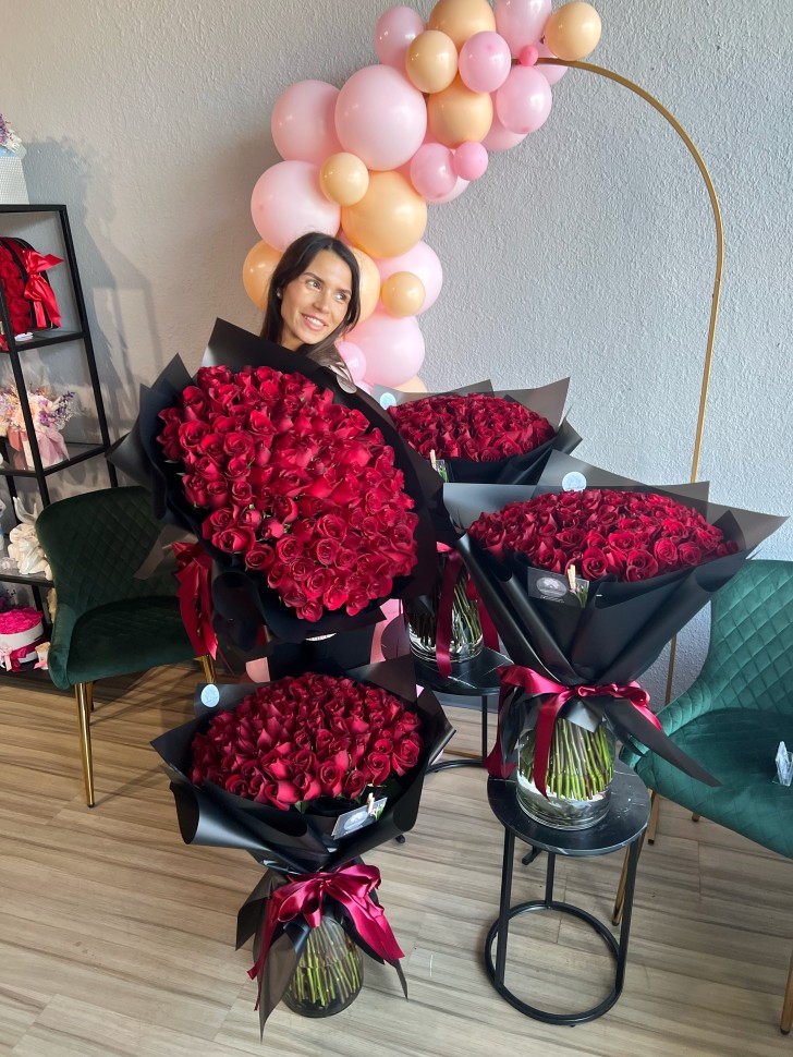 400 Red Roses, Set of 4 Flower Bouquets-100 roses each