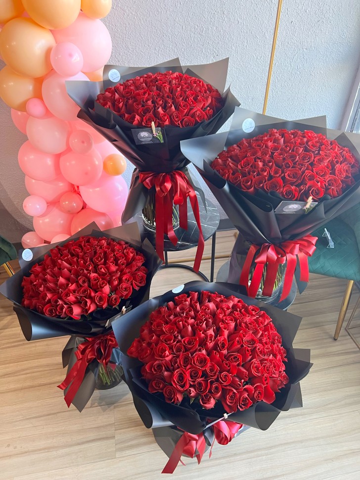 400 Red Roses, Set of 4 Flower Bouquets-100 roses each