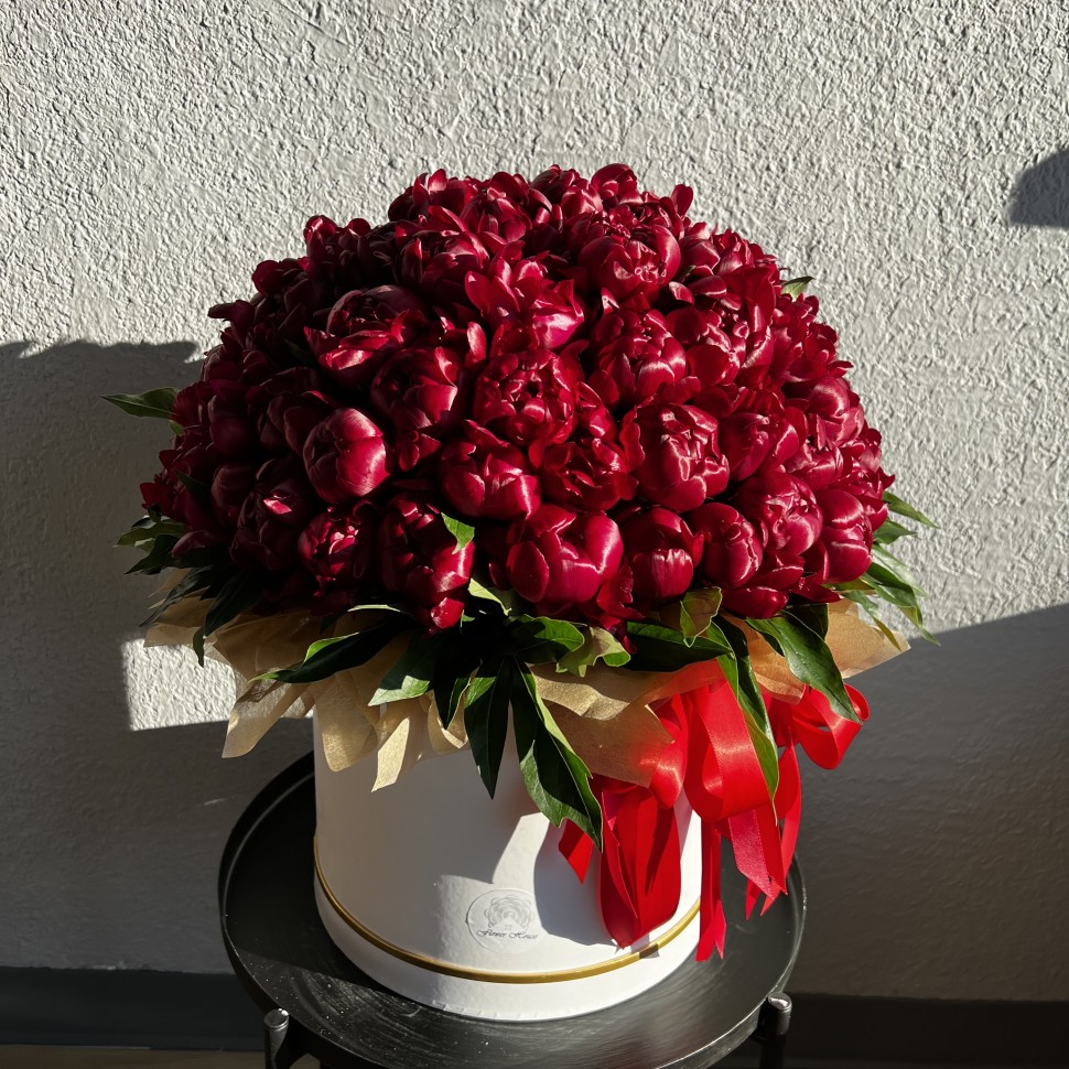 100 Burgundy Peonies Love Luxury Flower Box