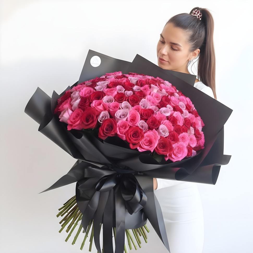 150 Assorted Pinky Roses Hand Tied Flower Bouquet